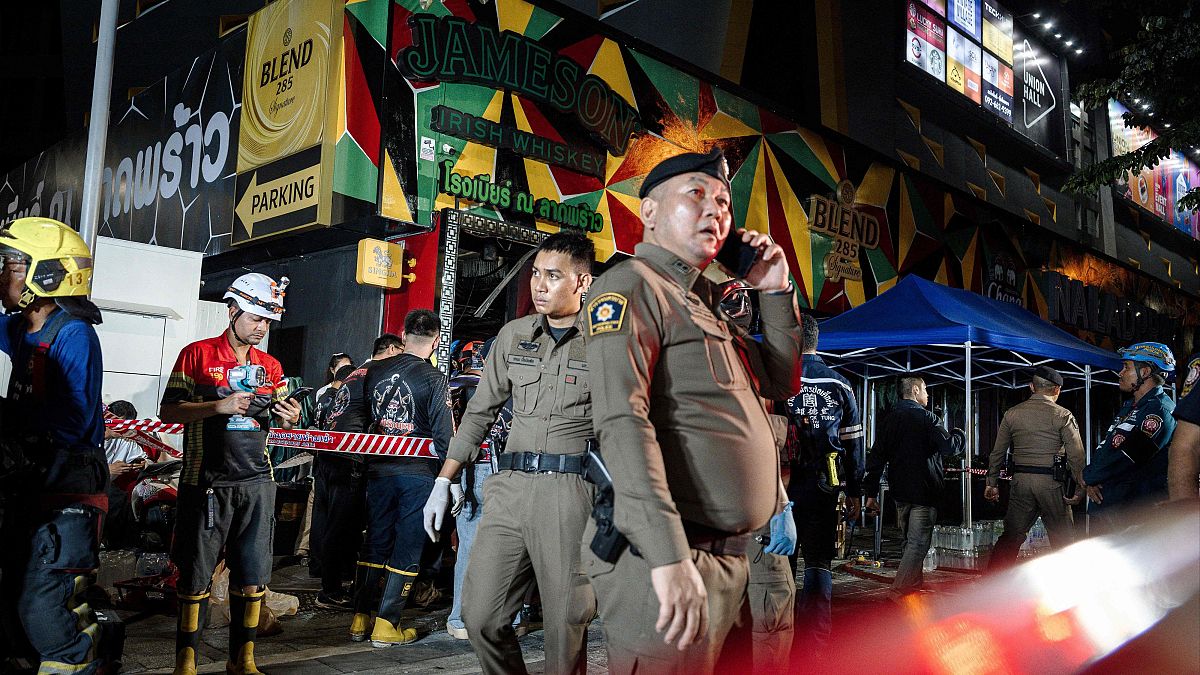 Trágico incendio en bar de Bangkok deja al menos 27 fallecidos.